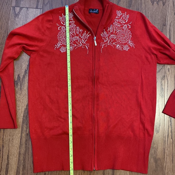 Questions red zipped up sweater cardigan. Size L - Picture 11 of 11